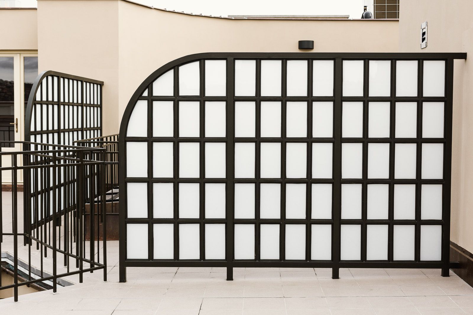 Výroba balkonových zástěn v prvorepublikovém duchu. Praha