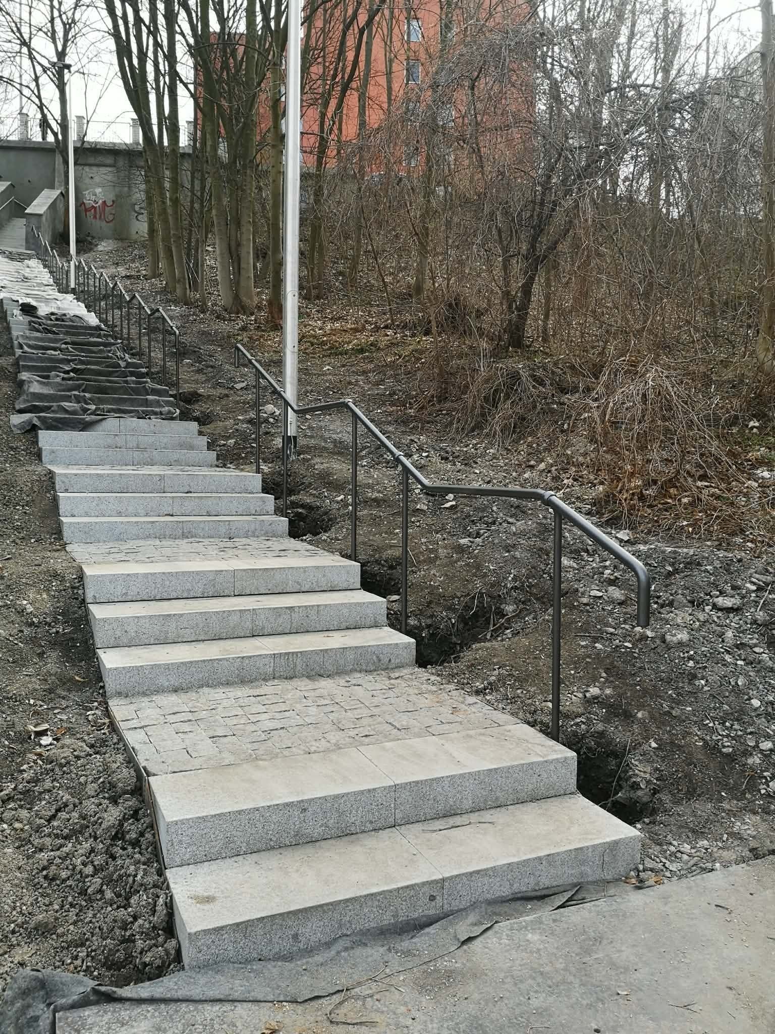 Subtilní a elegantní kovové schodiště. Kladno